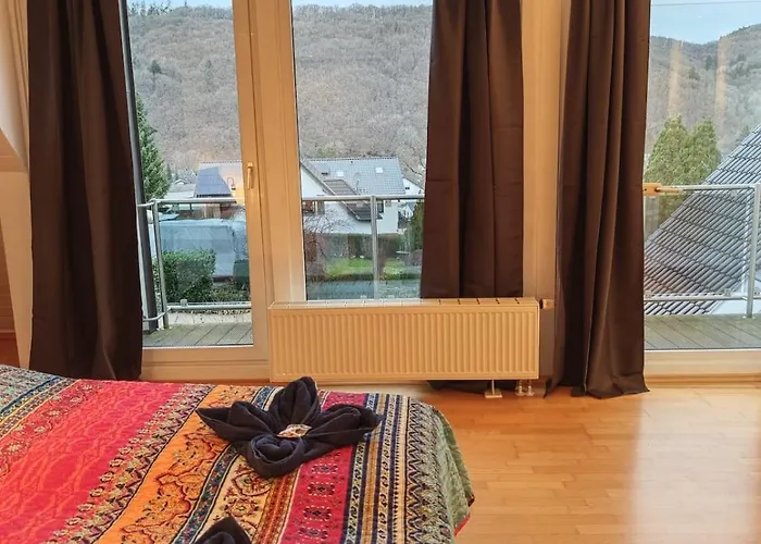 Wintergarten Fuer 8 Gaeste Und 2 Hunde In Der Eifel Mit Toller Aussicht, Kamin Und Garten Lejlighed Schleiden